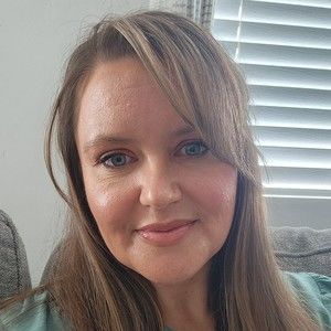 Meet your Posher, Elise
